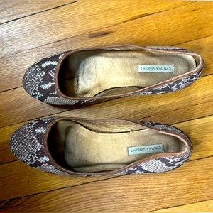 Cynthia Vincent flat slides size 7 1/2